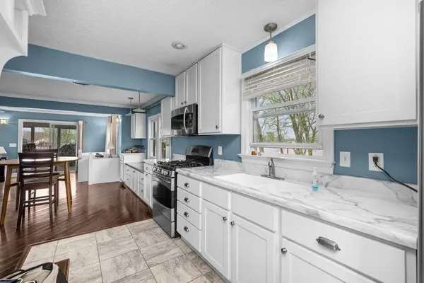 3213 South Shore DR, Moline, IL 61265