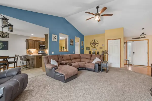 2632 Revo RD, Davenport, IA 52806