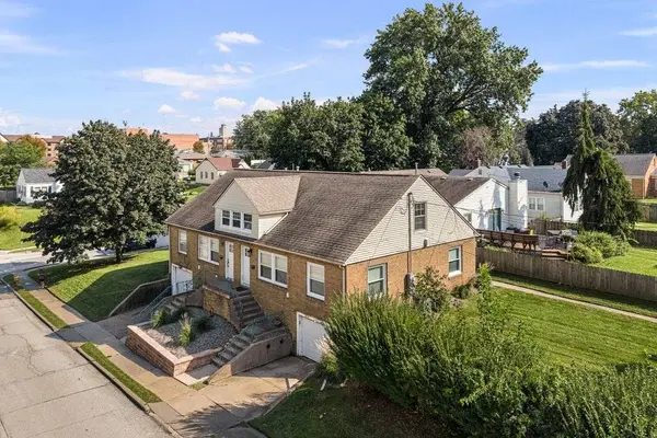 907 W Lombard ST, Davenport, IA 52804