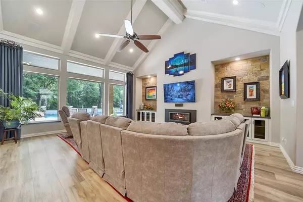 22414 Meadowhurst CIR W, Tomball, TX 77377