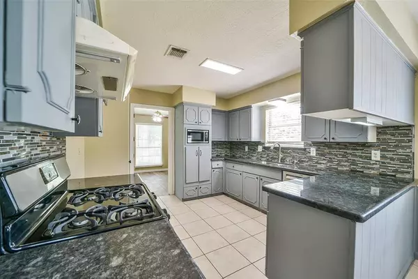 11603 Barwood Bend DR, Houston, TX 77065