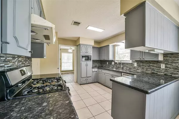 11603 Barwood Bend DR, Houston, TX 77065