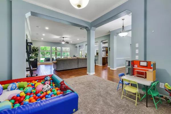 19407 Pine Tree LN, Waller, TX 77484