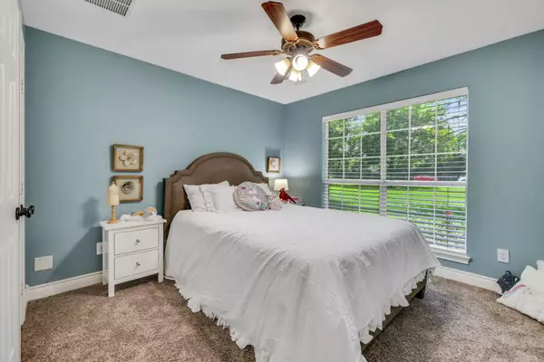 19407 Pine Tree LN, Waller, TX 77484