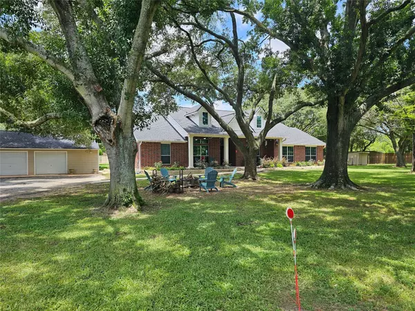 19407 Pine Tree LN, Waller, TX 77484