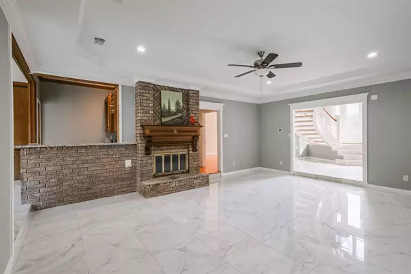 12214 Cypresswood DR, Houston, TX 77070