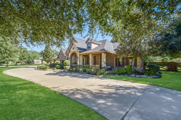 22114 E Meadowhurst CIR E, Tomball, TX 77377