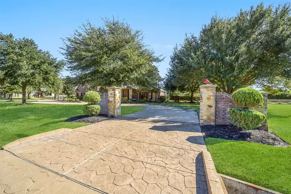 22114 E Meadowhurst CIR E, Tomball, TX 77377