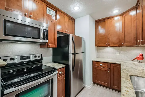 7575 Katy FWY #143, Houston, TX 77024