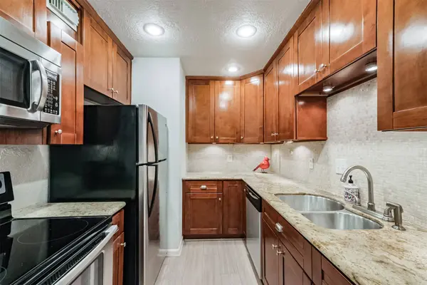 7575 Katy FWY #143, Houston, TX 77024