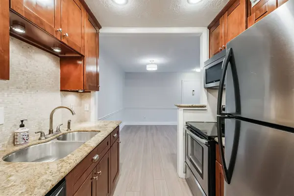 7575 Katy FWY #143, Houston, TX 77024