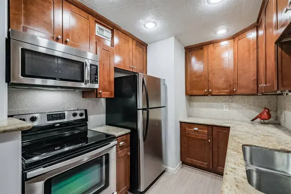 7575 Katy FWY #143, Houston, TX 77024