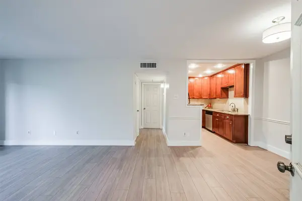 7575 Katy FWY #143, Houston, TX 77024