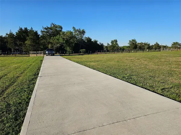 3869 Marshall LN, Chappell Hill, TX 77426