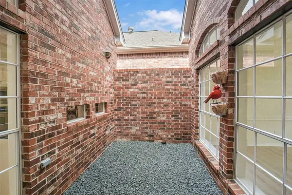 6885 Tournament DR, Houston, TX 77069