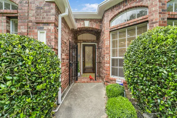 6885 Tournament DR, Houston, TX 77069