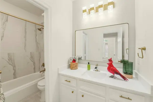 6885 Tournament DR, Houston, TX 77069