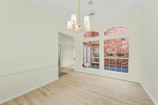 6885 Tournament DR, Houston, TX 77069