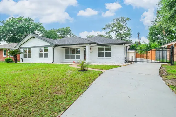 10328 Shadow Oaks DR, Houston, TX 77043