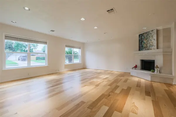 10328 Shadow Oaks DR, Houston, TX 77043