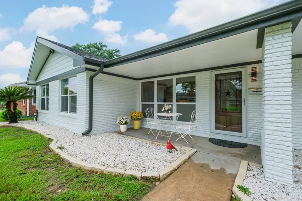 10328 Shadow Oaks DR, Houston, TX 77043
