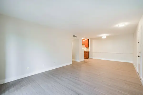 7575 Katy FWY #143, Houston, TX 77024