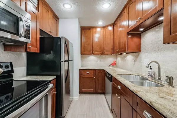 7575 Katy FWY #143, Houston, TX 77024