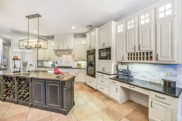 22114 Meadowhurst CIR E, Tomball, TX 77377