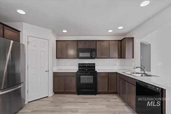 17697 N Harpster Way, Nampa, ID 83687