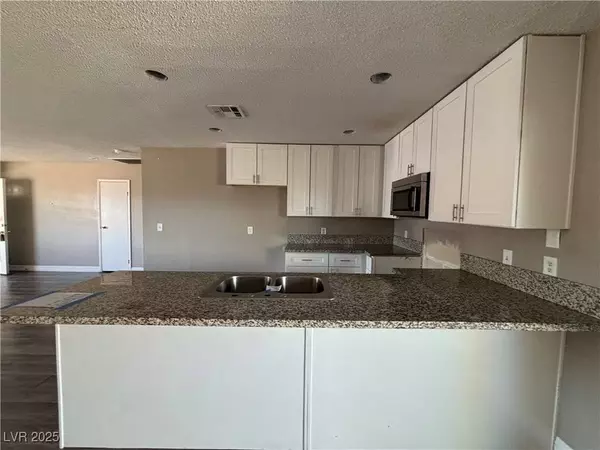 615 Hidden Valley DR, Henderson, NV 89002