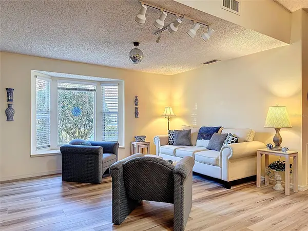 5611 GARDEN LAKES DR, Bradenton, FL 34203