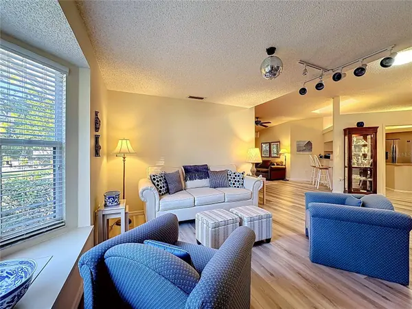 5611 GARDEN LAKES DR, Bradenton, FL 34203