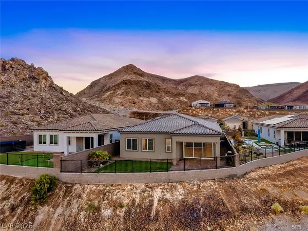 66 Ibiza Lake DR