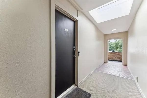 4637 Wild Indigo ST #489, Houston, TX 77027