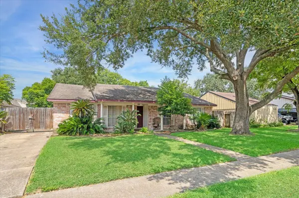 12330 Longbrook DR, Houston, TX 77099