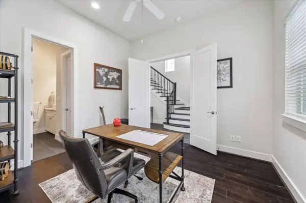 5212 Larkin ST, Houston, TX 77007