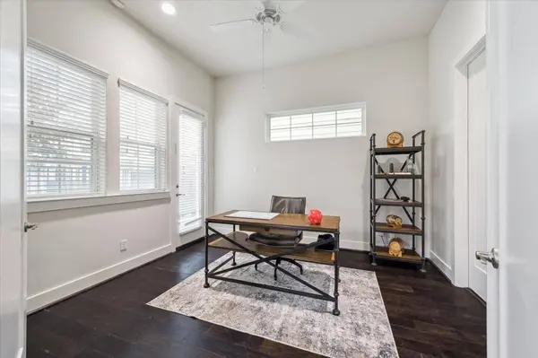 5212 Larkin ST, Houston, TX 77007