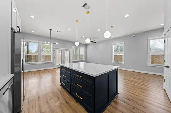 6476 T C Jester BLVD, Houston, TX 77091