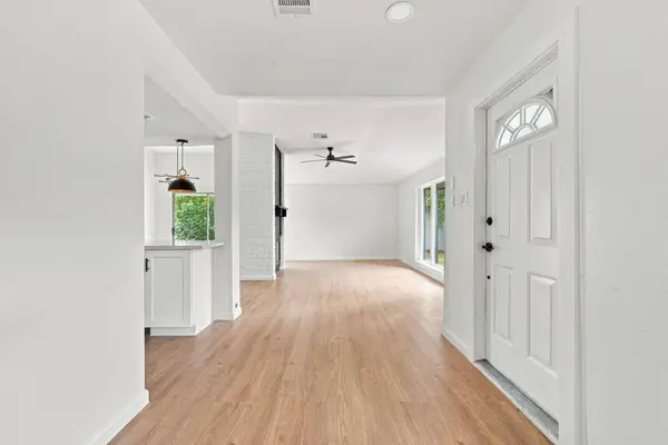 8302 Country Wind LN, Houston, TX 77040