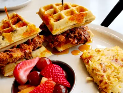 the toasted yolk cafe