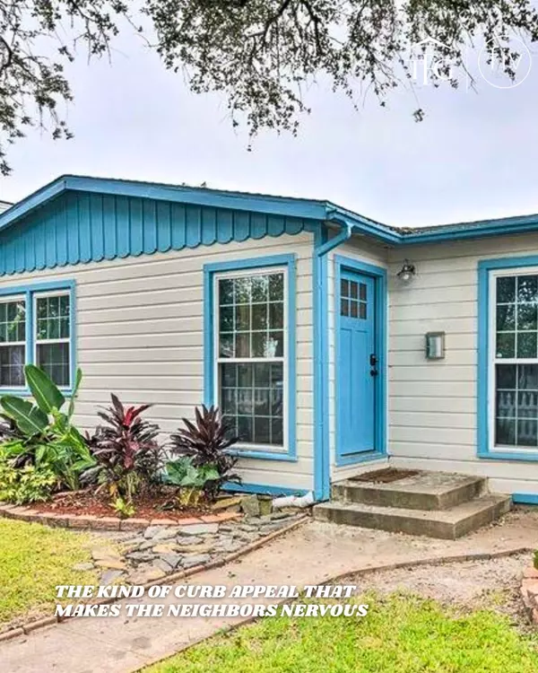 Don't miss out on this beautiful Galveston!