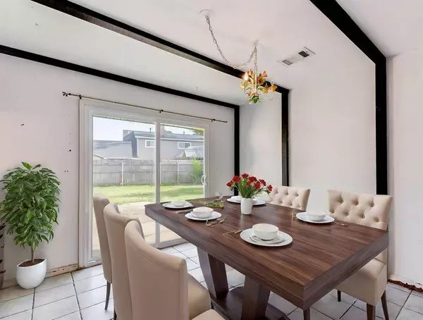 3203 Lazy Pine LN, La Porte, TX 77571