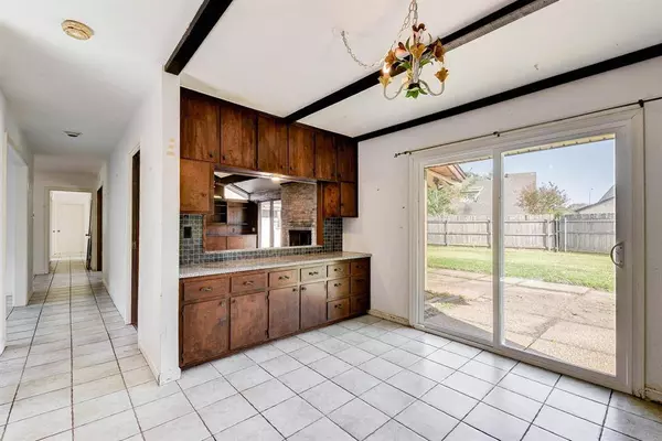 3203 Lazy Pine LN, La Porte, TX 77571