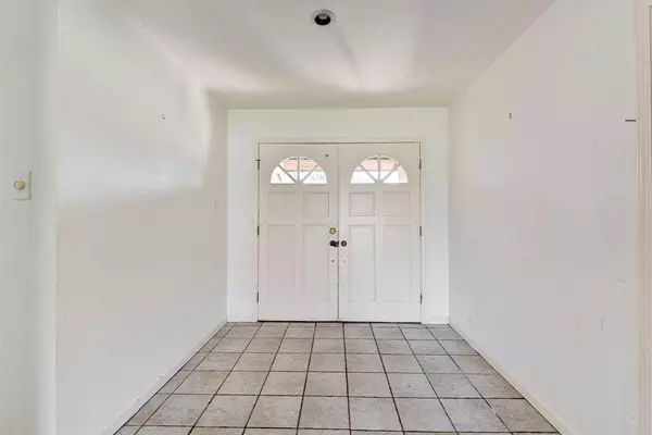 3203 Lazy Pine LN, La Porte, TX 77571