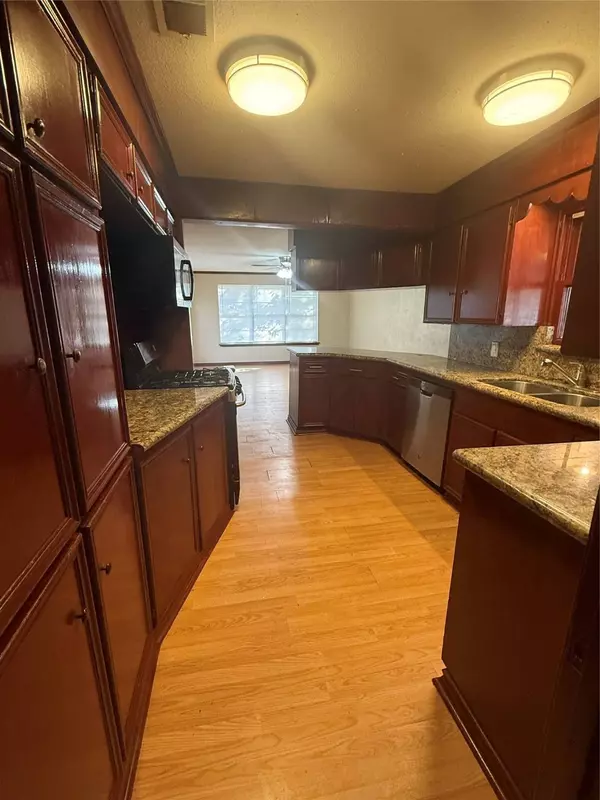 4614 44th ST #1/2, Dickinson, TX 77539