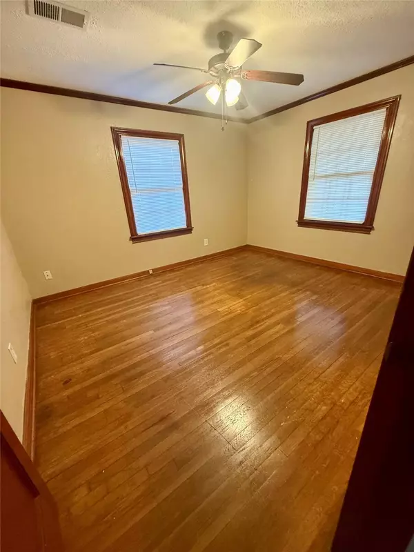 4614 44th ST #1/2, Dickinson, TX 77539