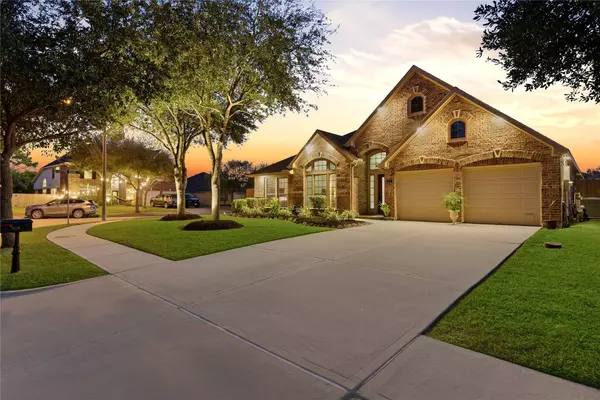 619 Manor Ridge LN, League City, TX 77573