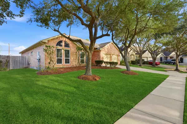 216 Cinnabar Bay DR, League City, TX 77573