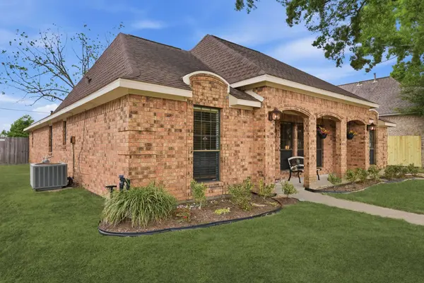 4718 Kipper CIR, Pasadena, TX 77505