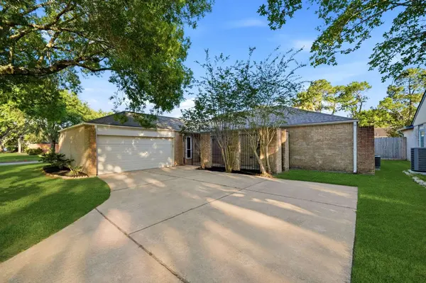 15826 Dunmoor DR, Houston, TX 77059